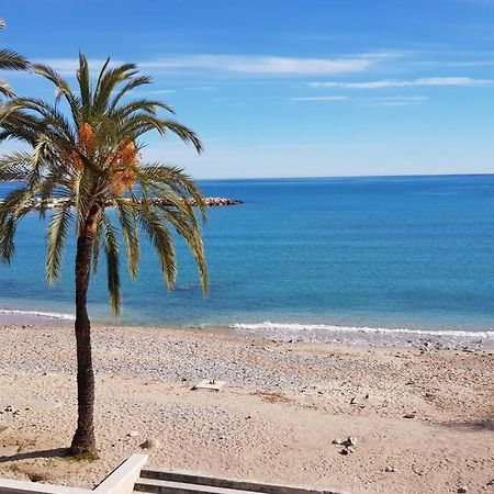 Menton, 2 pièces face à la mer, 2 minutes à pied du centre-ville. Exterior foto