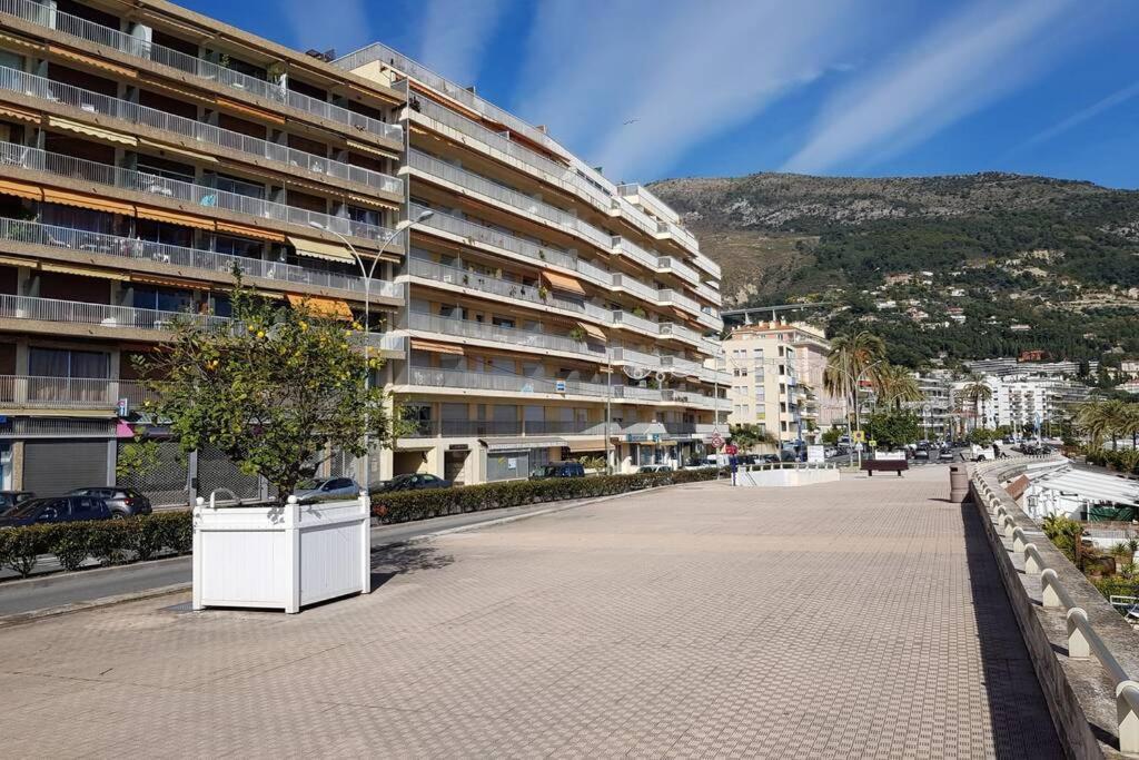 Menton, 2 pièces face à la mer, 2 minutes à pied du centre-ville. Exterior foto